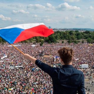 Praga vive la mayor protesta ciudadana en 30 años