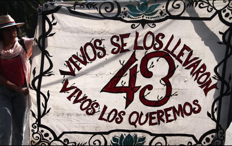 Familiares de los 43 estudiantes de la escuela Normal de Ayotzinapa continúan en su exigencia de que se aclaren los hechos del 26 de septiembre de 2014. NTX/ARCHIVO