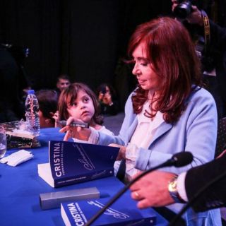 Con nueve fórmulas, inicia campaña presidencial en Argentina