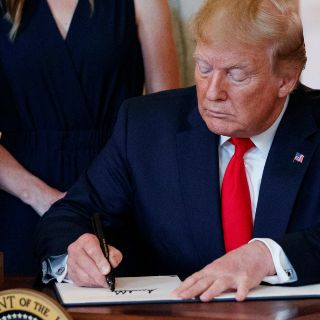 Irán dice que quienes rodean a Trump están "sedientos" por una guerra