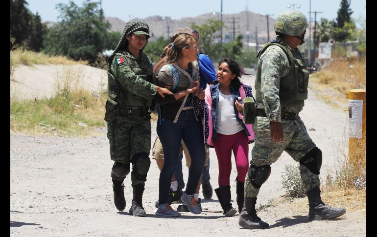 Elementos de la Guardia Nacional detuvieron el 21 de junio a migrantes mientras intentaban cruzar el Río Bravo desde Ciudad Juárez, Chihuahua. AFP