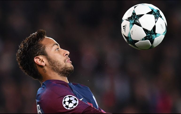 Según el periódico barcelonés ''Sport'', el jugador ''acepta reducirse casi la mitad su actual salario'' para volver a vestir de blaugrana. AFP / ARCHIVO