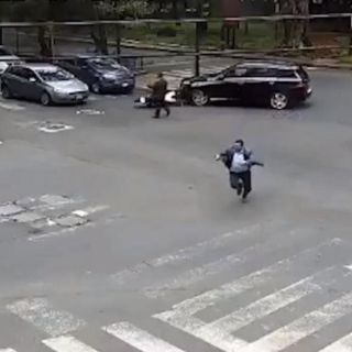 Conductores "cazan" a supuestos motoladrones en Ciudad de México