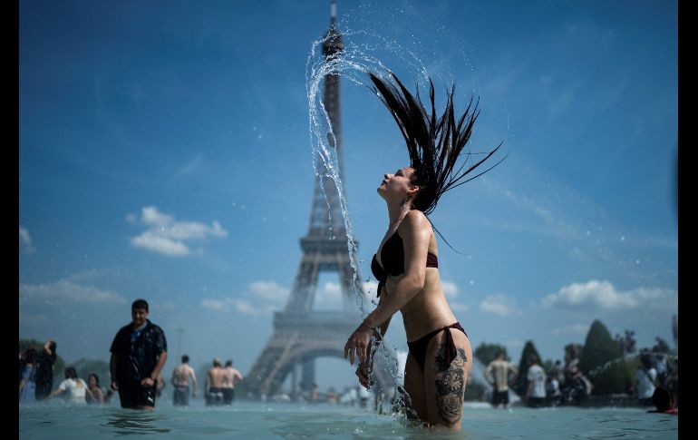 Así luce hoy la fuente del Trocadero, frente a la Torre Eiffel en París. AFP/K. Tribouillard