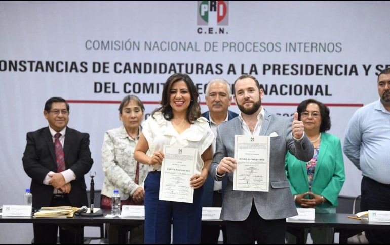 Lorena Piñón Rivera y Daniel Santos Flores, candidatos a la Presidencia y a la Secretaría General del CEN del PRI, reciben sus constancias. TWITTER/@PRI_Nacional