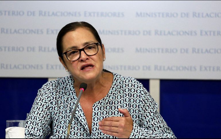 Hill aprovechó la conferencia para pedir a los salvadoreños que no se expongan a los peligros de la migración irregular. EFE / R. Sura