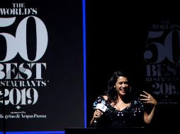 La mexicana agradeció a todo su equipo y dio un discurso sobre el trabajo en equipo y la creación de comunidad dentro de las cocinas. EFE / W. Woon