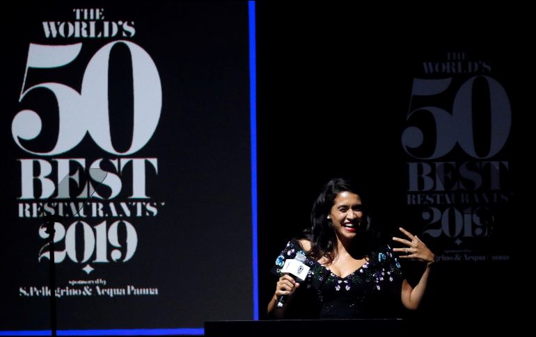 La mexicana agradeció a todo su equipo y dio un discurso sobre el trabajo en equipo y la creación de comunidad dentro de las cocinas. EFE / W. Woon