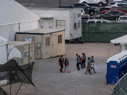 Un centro en El Paso, Texas, que alberga migrantes. La propuesta avalada contiene más de mil millones de dólares para albergar y alimentar a los migrantes detenidos por la Patrulla Fronteriza. AFP/ARCHIVO