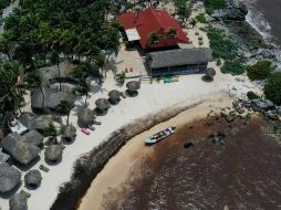 Hay rincones de algunas playas del Caribe mexicano en las que la acumulación de sargazo es más evidente. GETTY IMAGES