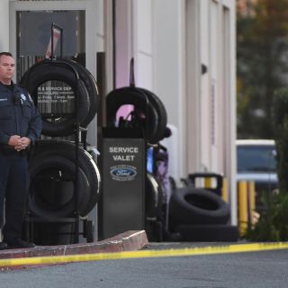 Tiroteo en agencia de autos en California deja tres muertos