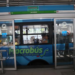 Concesión atora nuevo sistema de pago para el Macrobús