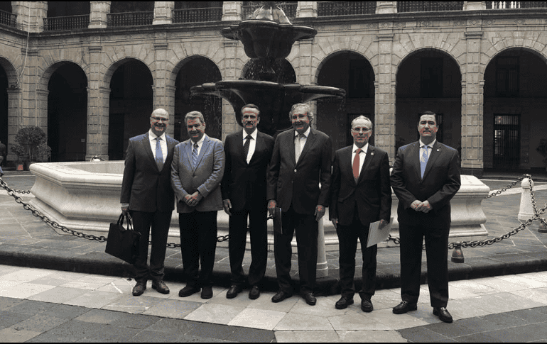 En la foto, de izquierda a derecha: César de Anda, Carlos Álvarez del Castillo, Manuel Romo, Carlos Álvarez Bermejillo, José Medina Mora y Xavier Orendain. ESPECIAL