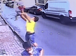 La niña de dos años salió ilesa. ESPECIAL