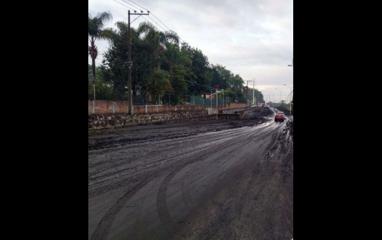 Ante dichos hechos, se realizó un operativo vial para agilizar la vialidad en el punto, así como las obras de limpieza en la zona.  ESPECIAL/ Gobierno de Tlajomulco