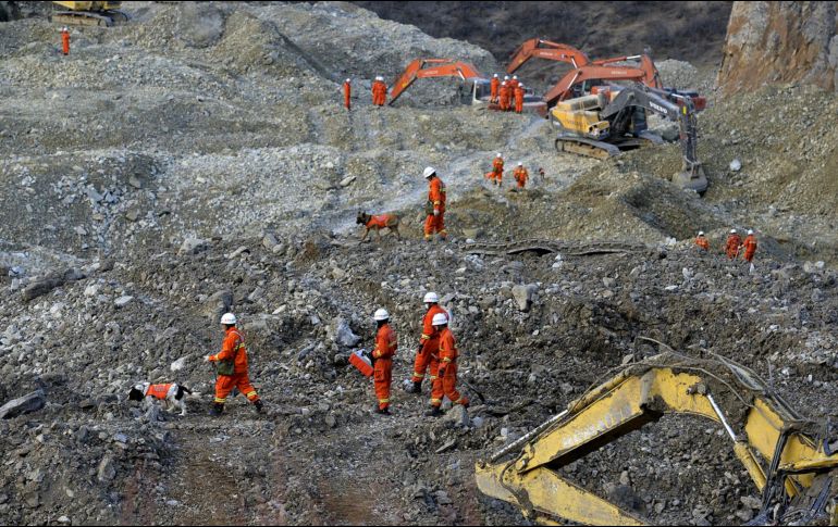 Informan que las víctimas eran mineros ilegales que entraron al sitio a pesar de las advertencias. AP/ARCHIVO