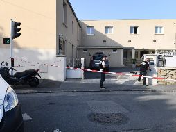 Elementos de la policía judicial resguardan la zona mientras terminan los trabajos periciales. AFP/F. Tanneau