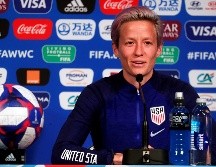 Rapinoe no canta ni se pone la mano en el pecho durante el himno estadounidense. EFE/I. Langsdon
