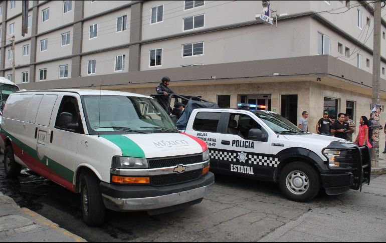 Elementos del Instituto Nacional de Migración y Policías Navales realizaron un operativo ayer en el puerto de Veracruz. EFE/V. Yáñez