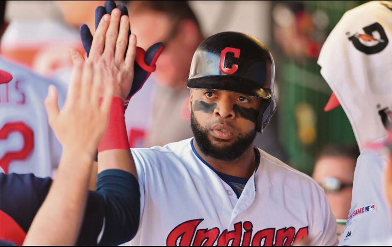 Carlos Santana, de los Indios de Cleveland, será uno de los latinos titulares en el Juego de Estrellas. AFP/J. Miller