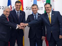 El presidente del Gobierno español, Pedro Sánchez (2i); el presidente de Chile, Sebastián Piñera (i); el presidente de Argentina, Mauricio Macri (2ºd) y el canciller mexicano, Marcelo Ebrard (d), en la cumbre del G-20. EFE/B. Puig