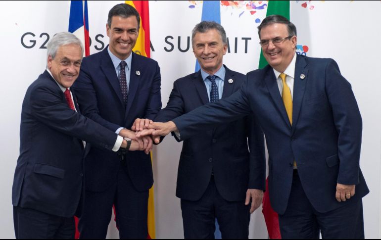 El presidente del Gobierno español, Pedro Sánchez (2i); el presidente de Chile, Sebastián Piñera (i); el presidente de Argentina, Mauricio Macri (2ºd) y el canciller mexicano, Marcelo Ebrard (d), en la cumbre del G-20. EFE/B. Puig