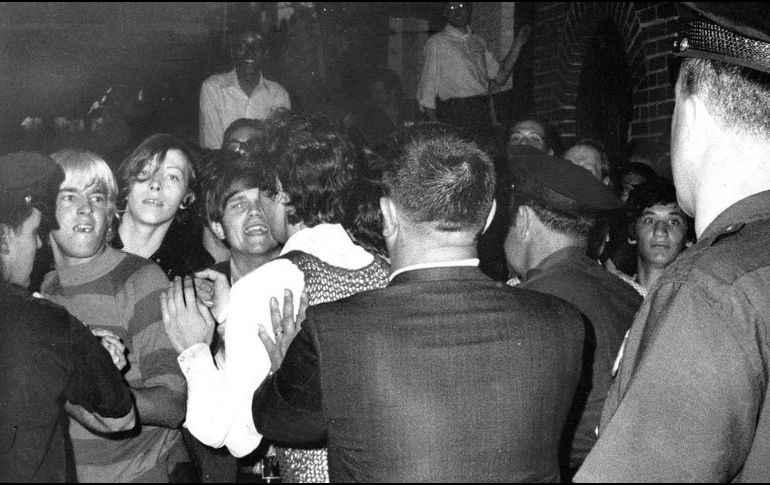 La tensión se incrementó en las calles tras la redada en el bar Stonewall. GETTY IMAGES