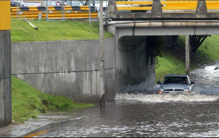 Cada año, las inmediaciones de la glorieta Arcos del Milenio resultan afectadas por severas inundaciones. EL INFORMADOR/ARCHIVO