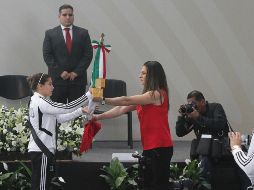 Ana Gabriela Guevara abanderó ayer a la delegación mexicana que irá a la Universiada Mundial de Nápoles. NOTIMEX/G. Durán