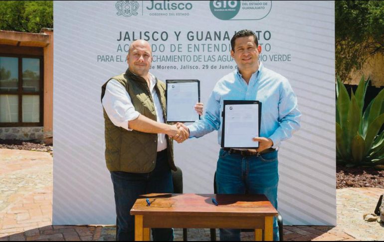 Enrique Alfaro y Diego Sinhue celebraron el nuevo pacto para abastecer de agua a Jalisco y Guanajuato. ESPECIAL