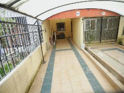 Así lucen al menos seis casas de las calles Pedro Loza y Santa Mónica. Sus habitantes “abandonaron el barco” antes de que las lluvias se regularicen. EL INFORMADOR / F. Atilano