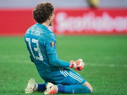 Guillermo Ochoa festeja tras atajar el penalti clave para la sufrida victoria de México. Previamente, había salvado al Tri en el segundo tiempo extra. IMAGO7