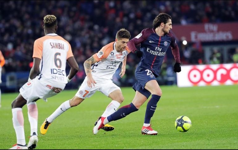 Rabiot se quedó al margen del PSG el torneo pasado por su intención de no renovar su contrato con el club parisino.  AFP/ARCHIVO