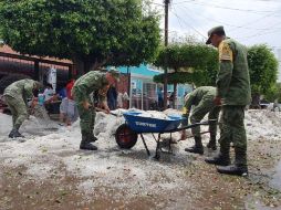 A través de cuatro bases de operación, 103 elementos de la Sedena trabajaron en coordinación con Protección Civil en las tres colonias más afectadas. EL INFORMADOR / R. Bobadilla