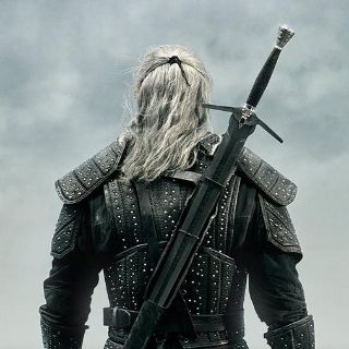 Henry Cavill cambia la capa de "Superman" por la espada en "The Witcher"