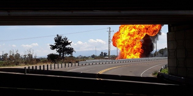 Explota ducto de Pemex en Celaya, Guanajuato; reportan dos muertos