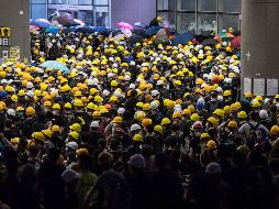 Habitantes se manifiestan en el aniversario del traspaso a China de la soberanía sobre Hong Kong por parte del Reino Unido. AFP/D. De la Rey