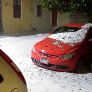 Intensa granizada afecta calles de San Miguel de Allende, Guanajuato