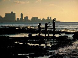 Los pronósticos para julio no apuntan a una rebaja de las temperaturas. AP/Archivo