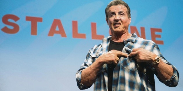 Stallone celebra lleno de acci&oacute;n
