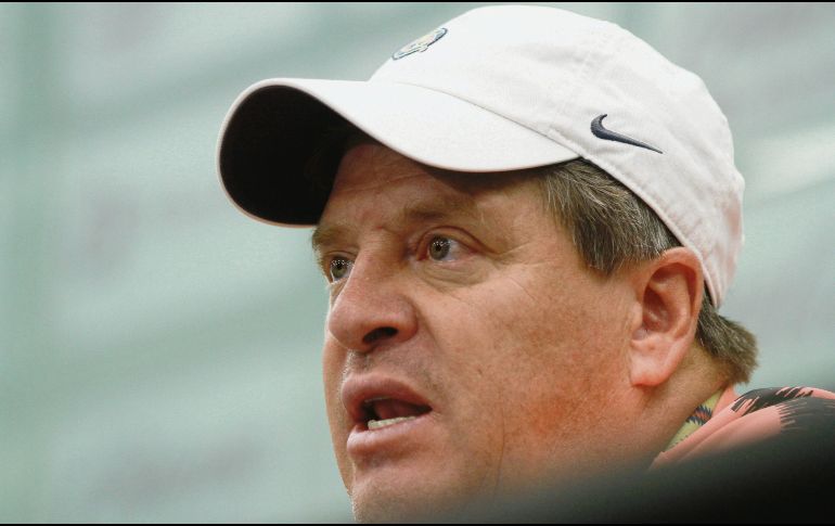 Miguel Herrera no quiso hacer leña del árbol rojiblanco caído. IMAGO7