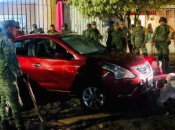 El presidente municipal, Ismael del Toro, detalla que personal municipal, estatal y federal acudieron a la zona la madrugada de este martes para participar en las labores de limpieza y saneamiento del material que quedó en la vialidad. TWITTER/ @DelToroIsmael