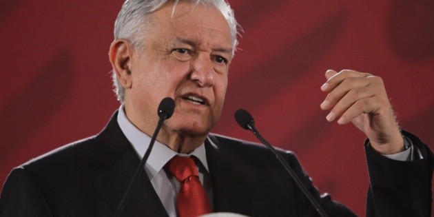 L&oacute;pez Obrador revela que colocaron una manta frente a su casa