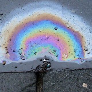 Científicos desarrollan nanoesponja para absorber diésel del agua