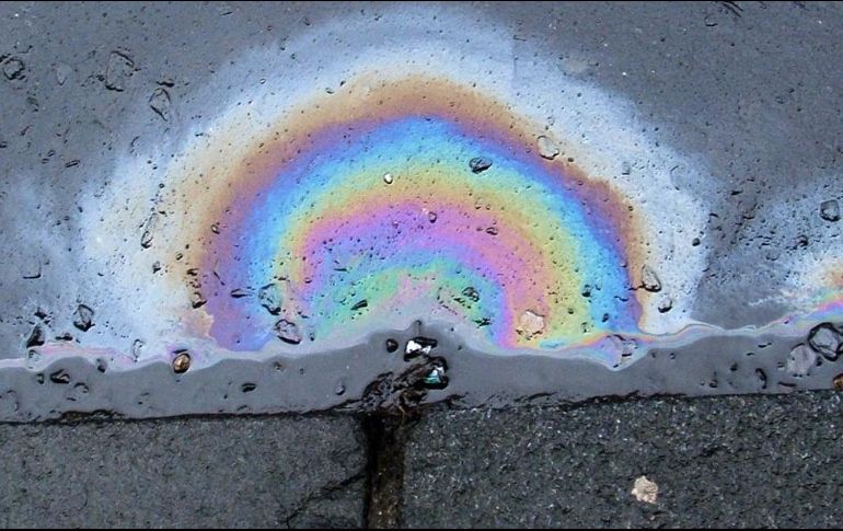 En el agua una fuga de diésel supone una amenaza importante, ya que puede disminuir la concentración del oxígeno y afectar el crecimiento de los organismos acuáticos. ESPECIAL / John (ex-user Guinnog)