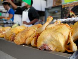 López Obrador menciona que la Secretaría de Economía autorizó cupos de importación de pollo, lo cual garantizará la estabilidad de los precios en el mercado. EL INFORMADOR / ARCHIVO