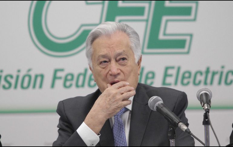 El director de la Comisión Federal de Electricidad, Manuel Bartlett, ofrece una conferencia de prensa donde se habló de los gasoductos, en el Auditorio de la CFE. NTX/G. Durán