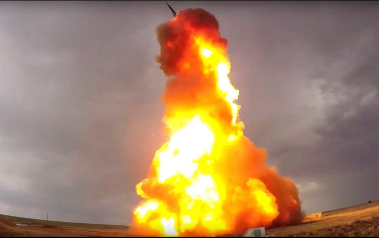 Fotograma de un vídeo de la cuenta oficial de YouTube del ministerio de defensa ruso que muestra el lanzamiento de un misil antibalístico desde la base de Sary Shagan. EFE/Oficina de Prensa del Ministerio de Defensa de Rusia