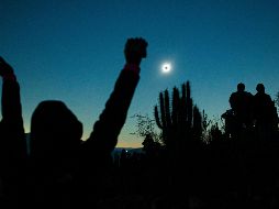 Miles de turistas viajaron a La Serena para ver el eclipse. AP / E. Felix