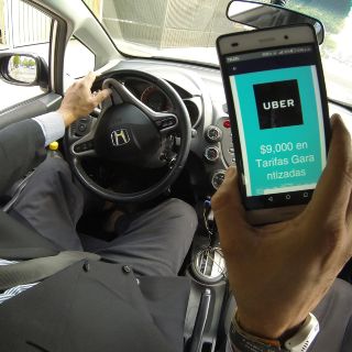 Uber lanza recompensas para conductores y sus familiares